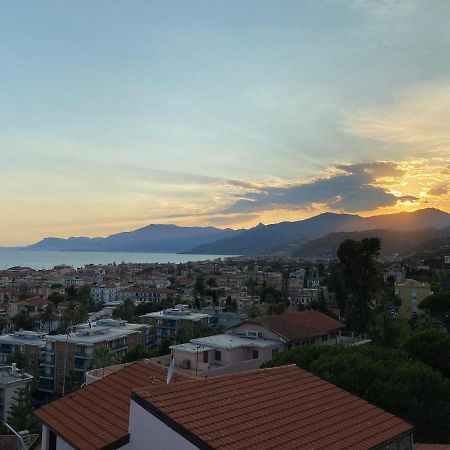 Casa Petra - Appartamento Vista Mare Citta Vecchia Bordighera Zewnętrze zdjęcie